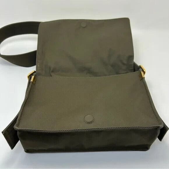 Burberry Olive Green Trench Messenger Bag Crossbody EUC - Picture 8 of 11